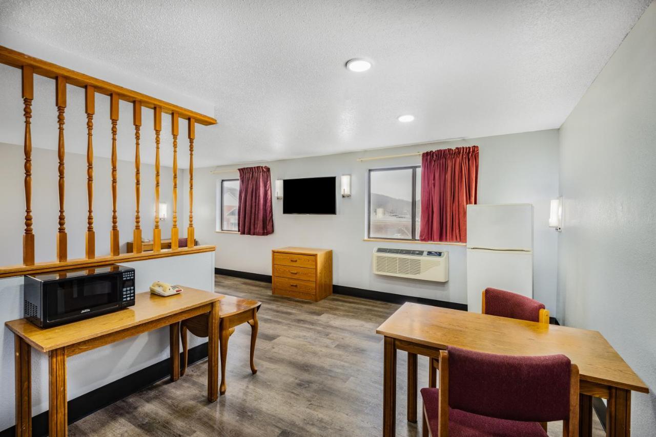 Super 8 By Wyndham Waynesburg Hotel Luaran gambar